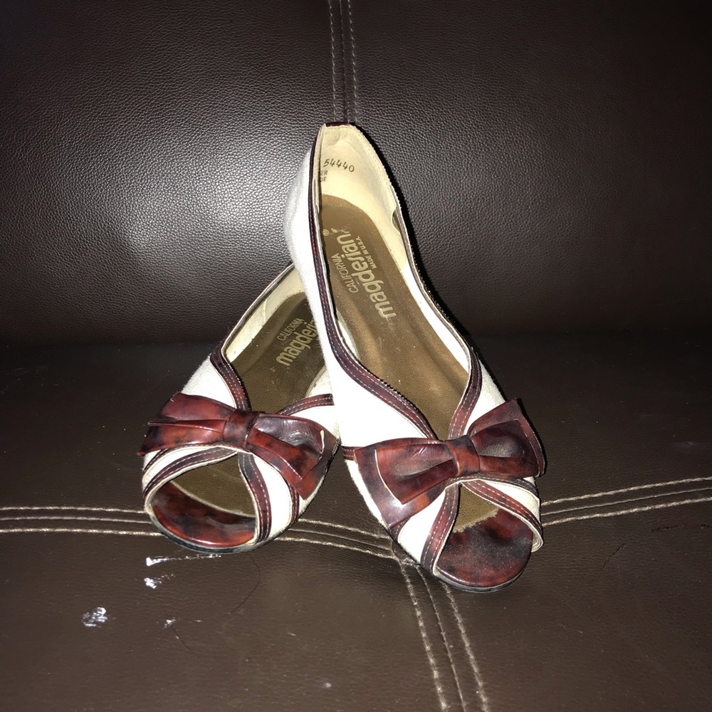 BOW FLATS BROWN AND TAN